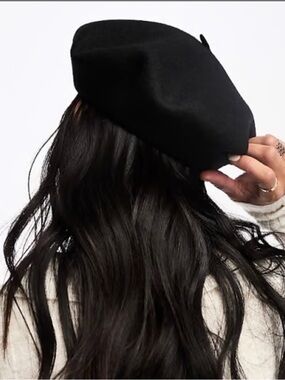 Classic Black Wool Beret - Women Accessories